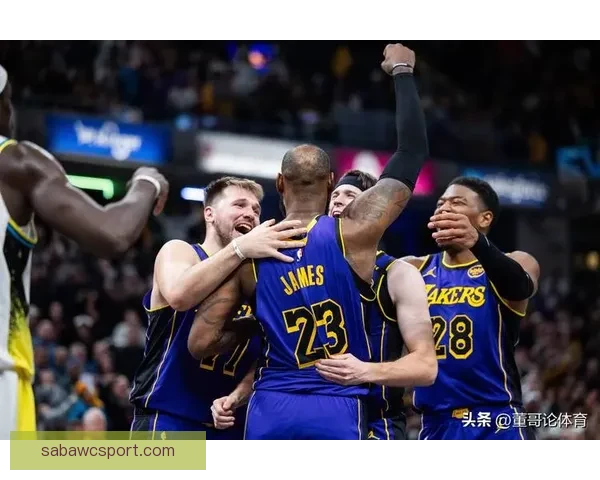 湖人硬碰联盟第一詹姆斯神情凝重东契奇轻松应战富保罗发声力挺老詹澄清质疑